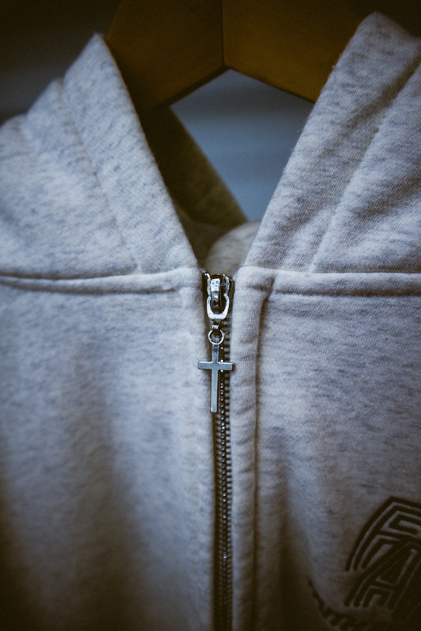 FAITH ZIP-UP